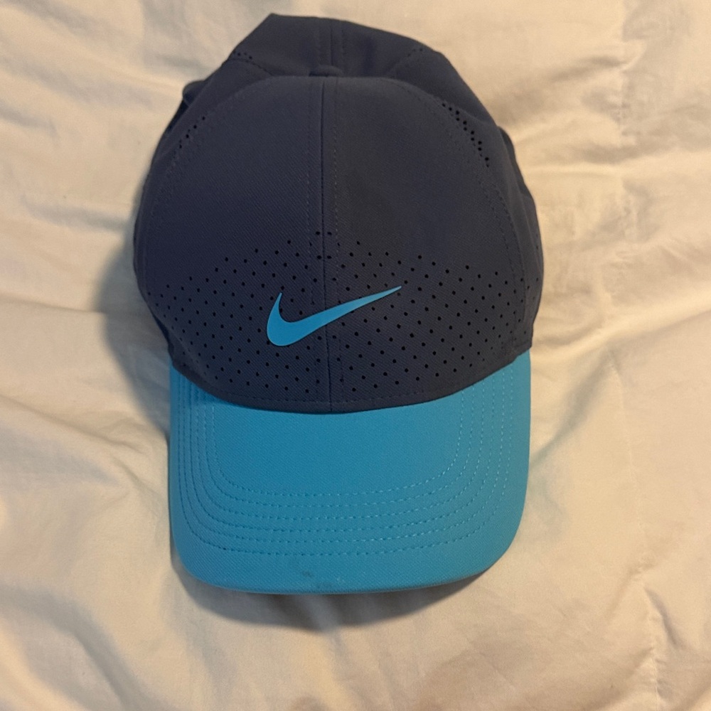 Nike Two-Tone Athletic Cap — Dark Blue & Bright Blue